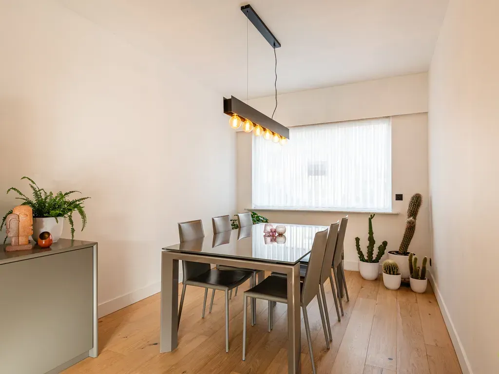 Salle à manger - Maison Moderne Rénovée avec Terrasse à Eeklo