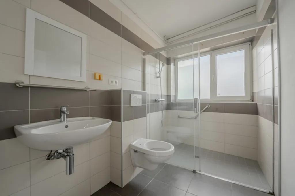 Bagni - Spacious House with Terrace in Tamines