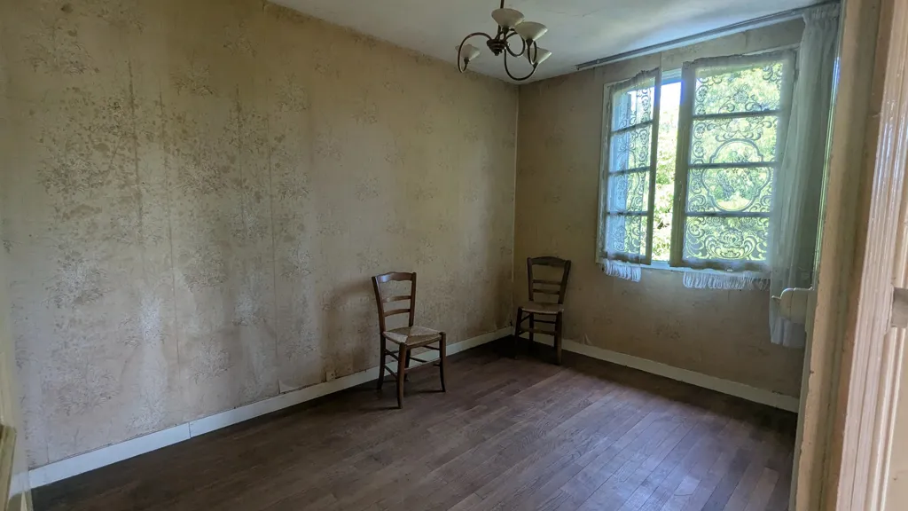 Pièces - Ensemble de 2 Maisons à Rénover dans un Environnement Verdoyant