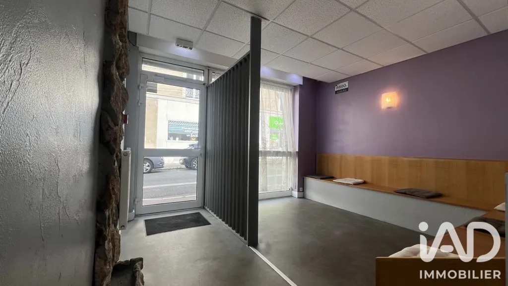 Entrée - Immeuble de Rapport avec Piscine au Mans