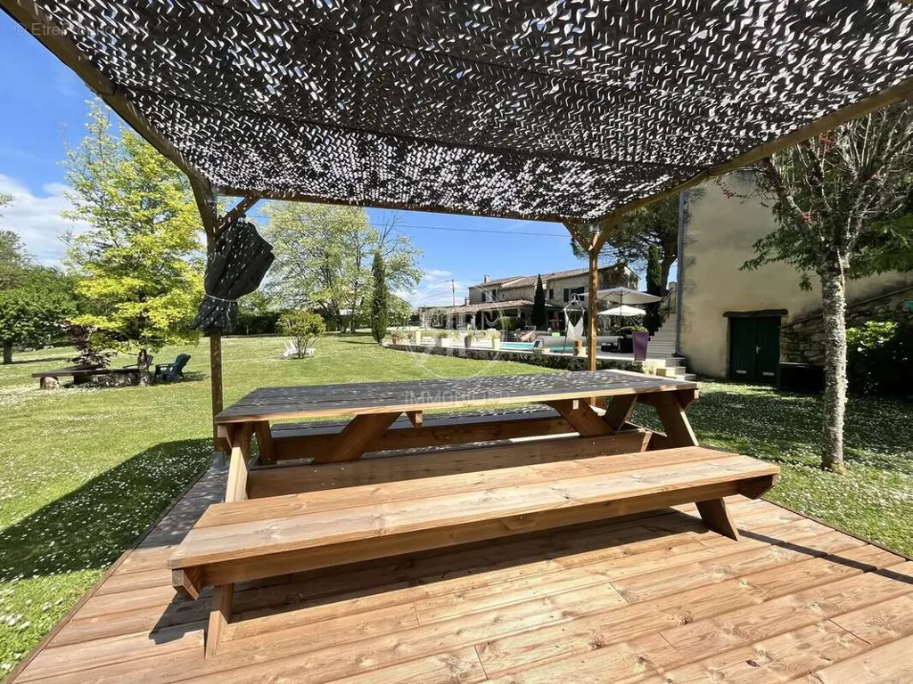 Terrazza - Luxury House with Pool in Puisseguin