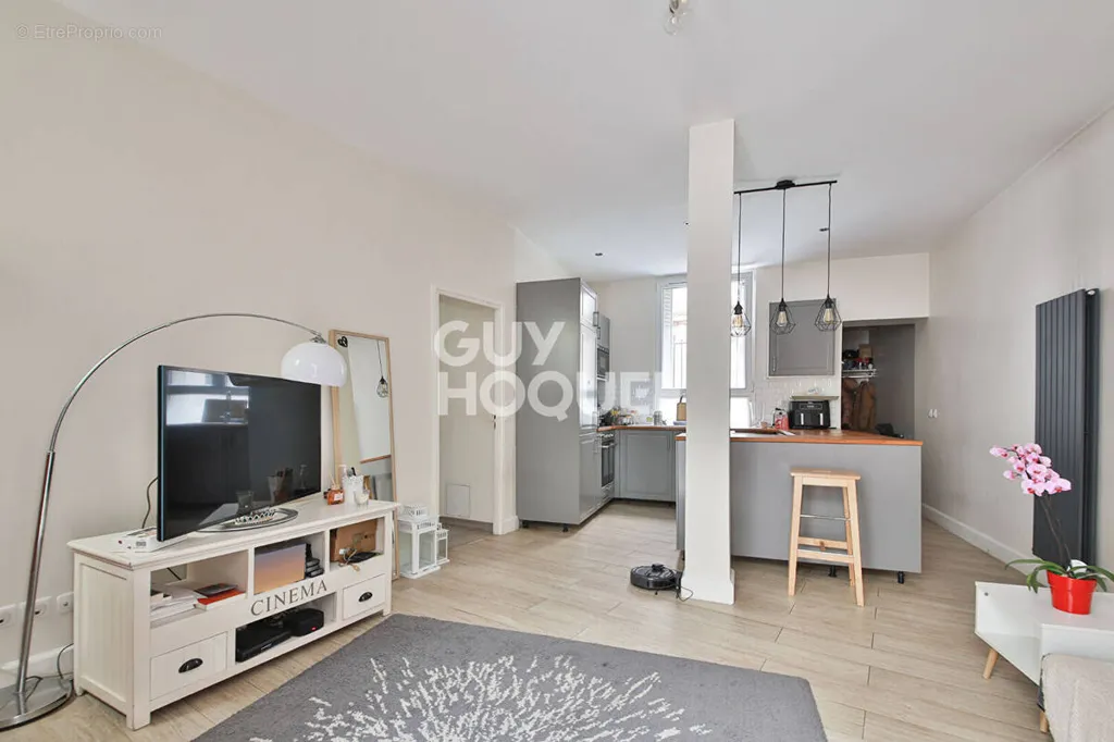 Séjour - Appartement en Rez-de-Cour avec Véranda à Paris 15
