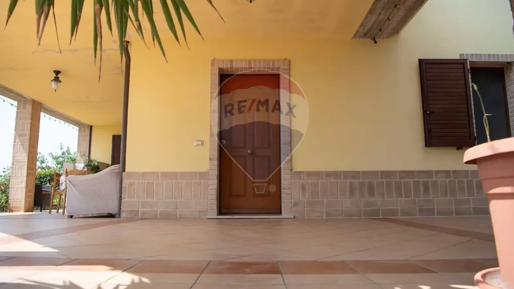 Terrace - Independent House with Private Garden in Ostra