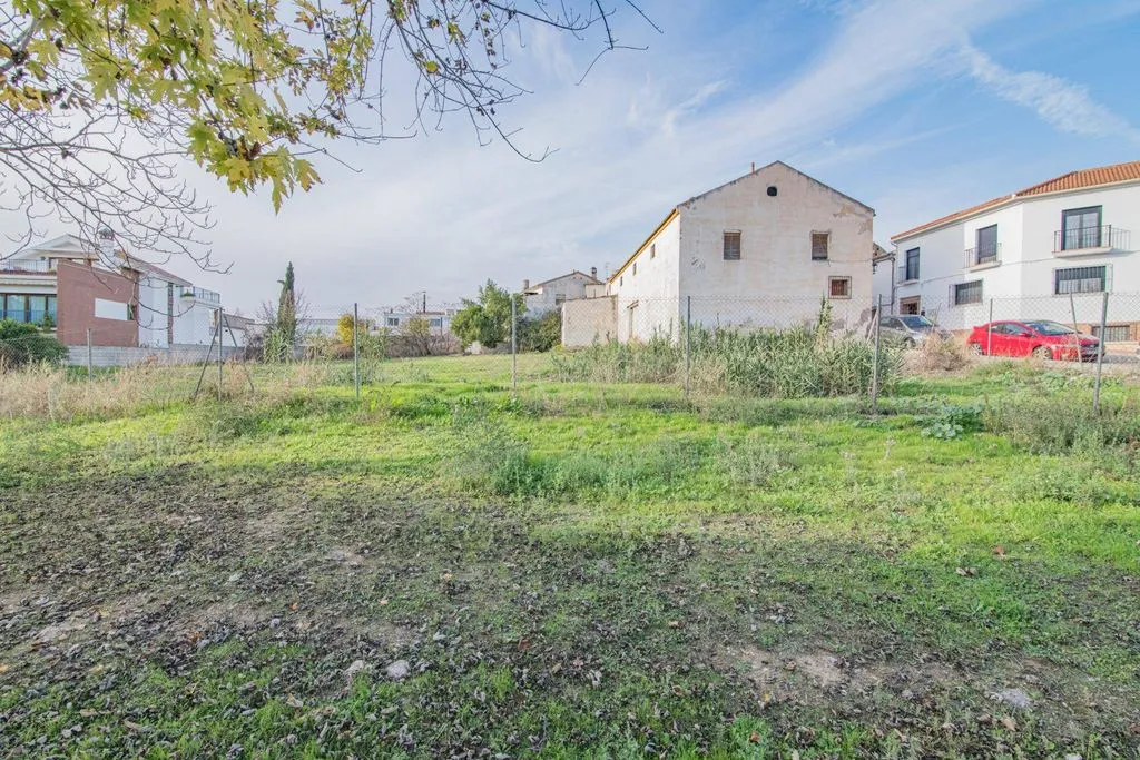 Giardino - Development Land in Peligros Centre