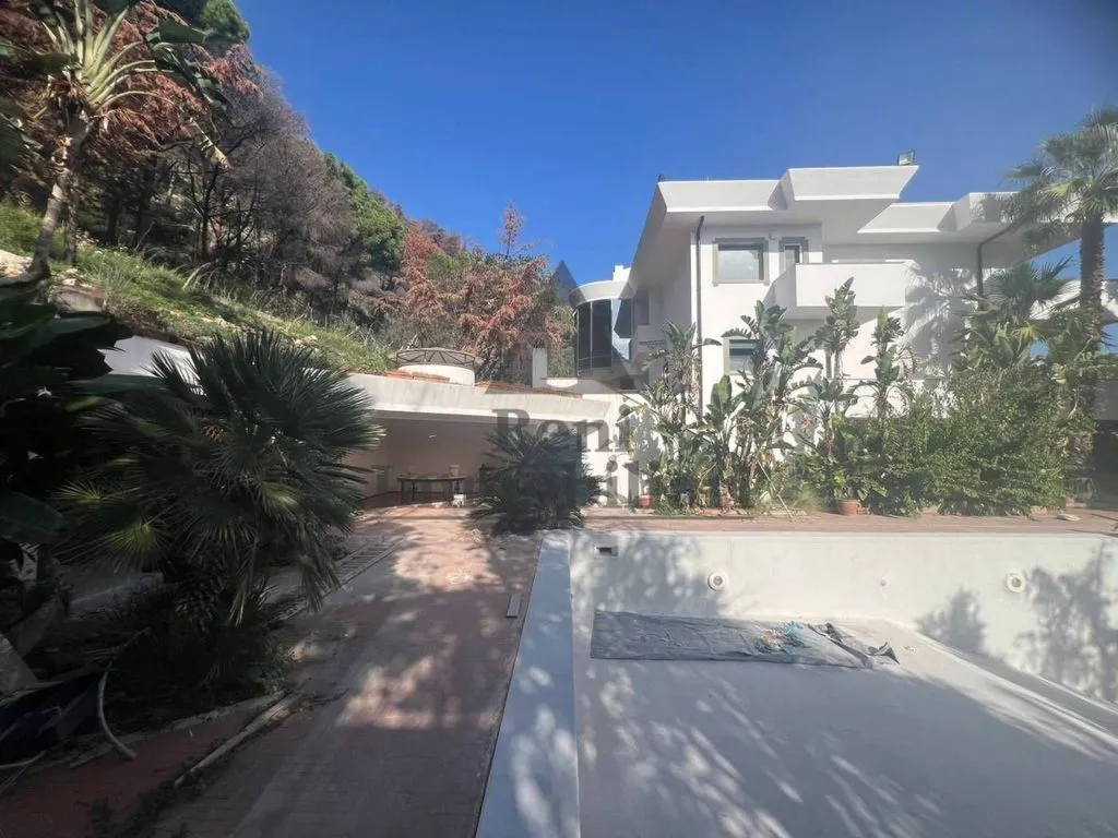 Piscine - Luxury Villa with Pool in Palermo
