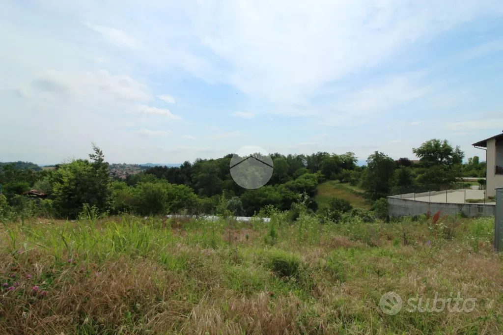 Jardin - Edificable Land with Panoramic View in Sommariva Perno