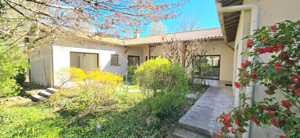 Jardin - Maison de Standing avec Terrasse à Trelissac