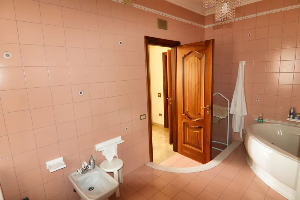 Vannitoad - Hilltop Villa with Panoramic Views in Eboli