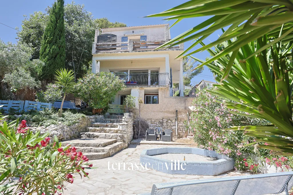 Terrass - House with Garden and Views in La Millière