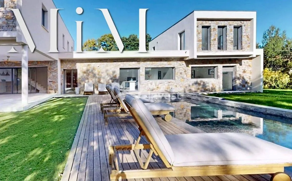 Piscine - Villa Contemporaine avec Piscine à Assas