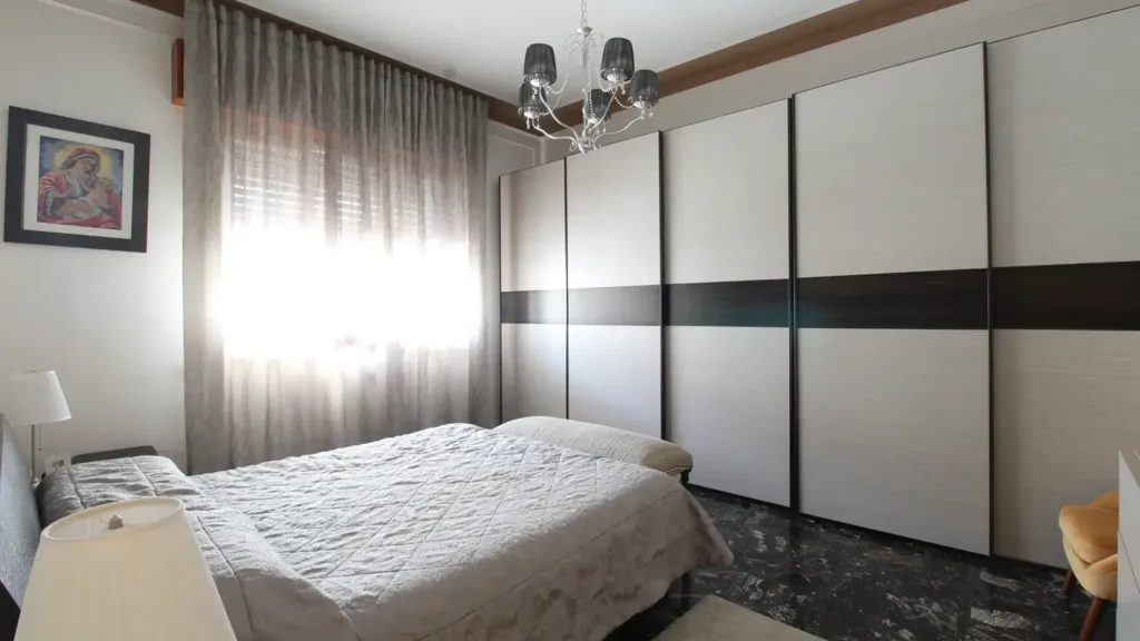 Camere da letto - Rear-Facing Apartment with Balcony in Vinci