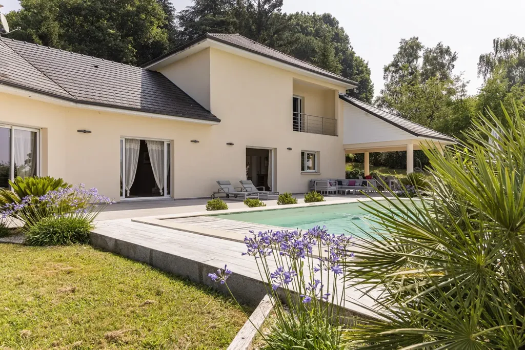 Piscine - Maison Contemporaine avec Piscine au Nord de Pau