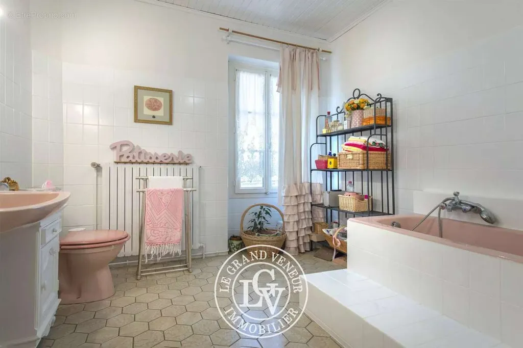 Salles de bain - Longère Rénovée avec Gîte Indépendant près de Fontainebleau