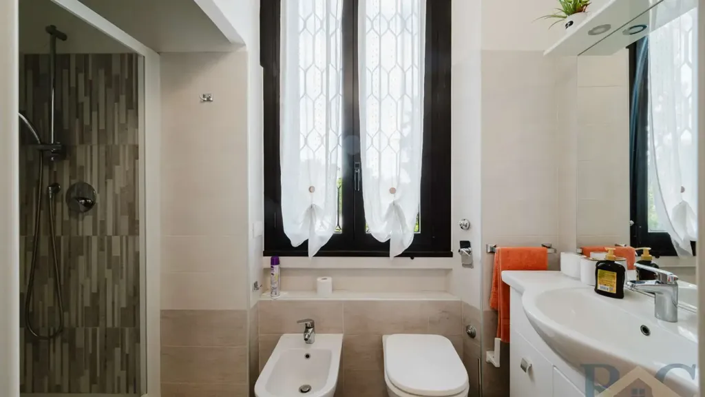 Bagni - Bifamiliar Villa with Garden in Milan