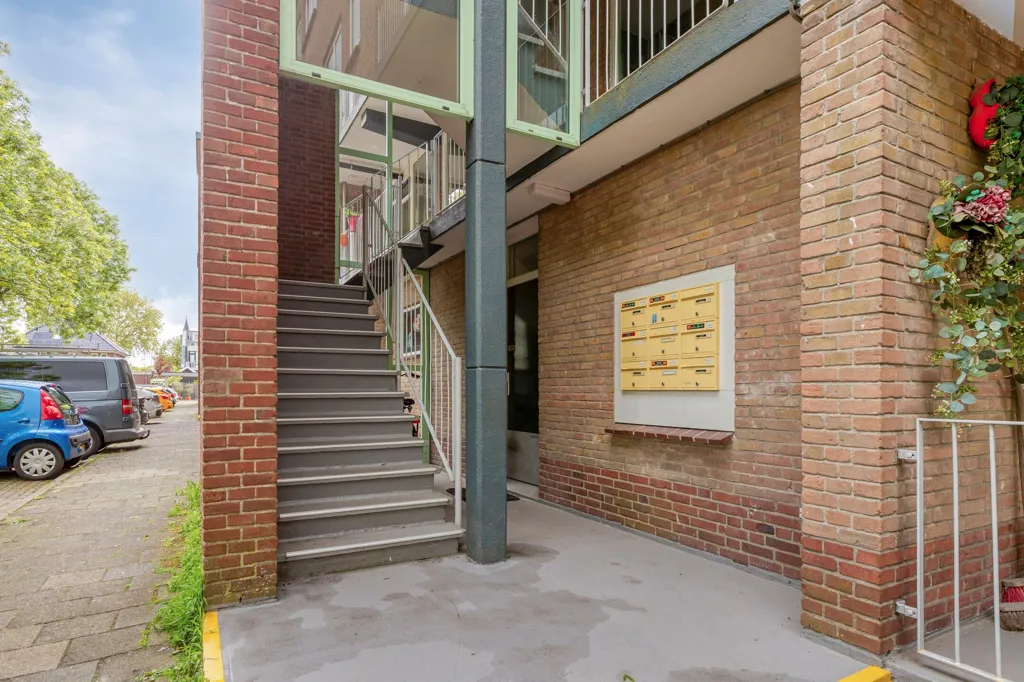 Extérieur - Modern 3-Bedroom Flat with Balcony in Rotterdam
