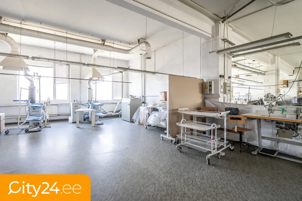 Kabinet - Three-Storey Industrial Building with Large Plot in Riga