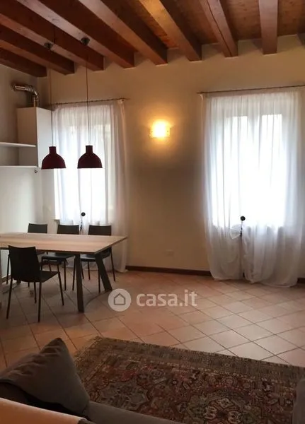 Söögituba - Partially Refined 2-Bedroom in Navigatori, Verona
