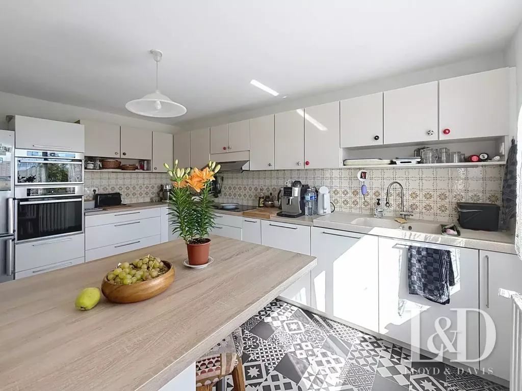 Kitchen - Renovated House with Garden in Royan