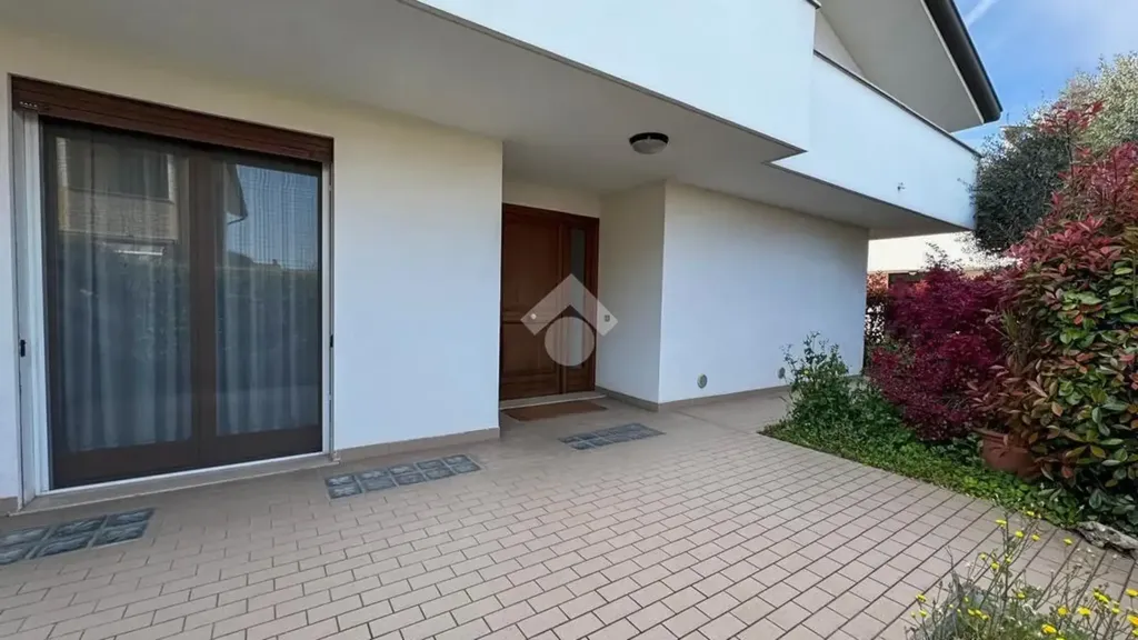 Terrasse - Villa with Garden in Due Carrare