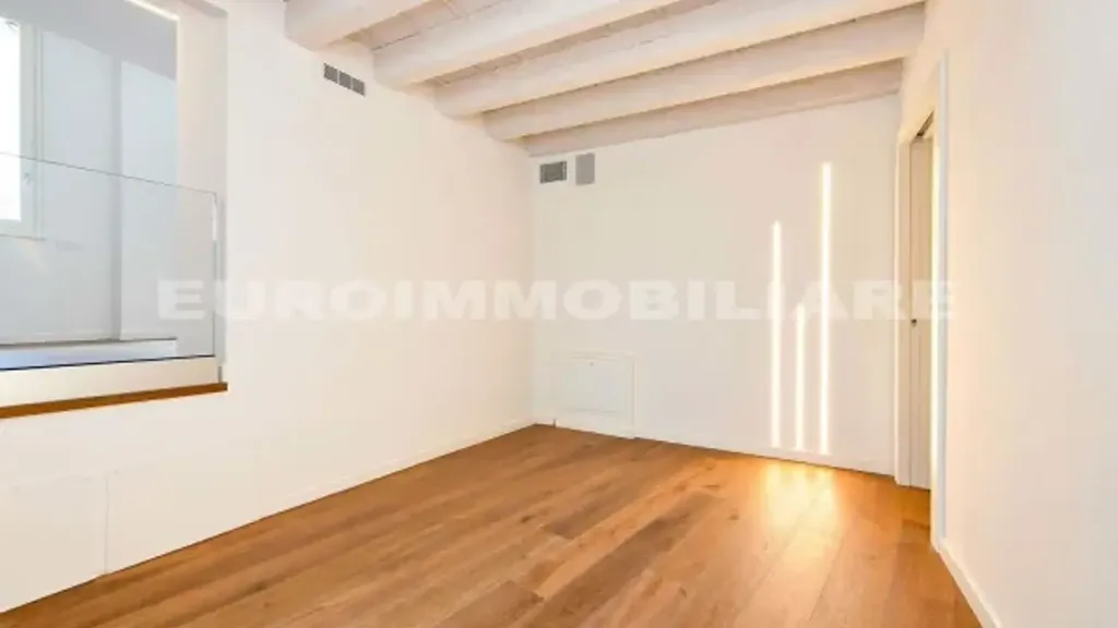 Pièces - Luxury Penthouse with Panoramic View in Brescia