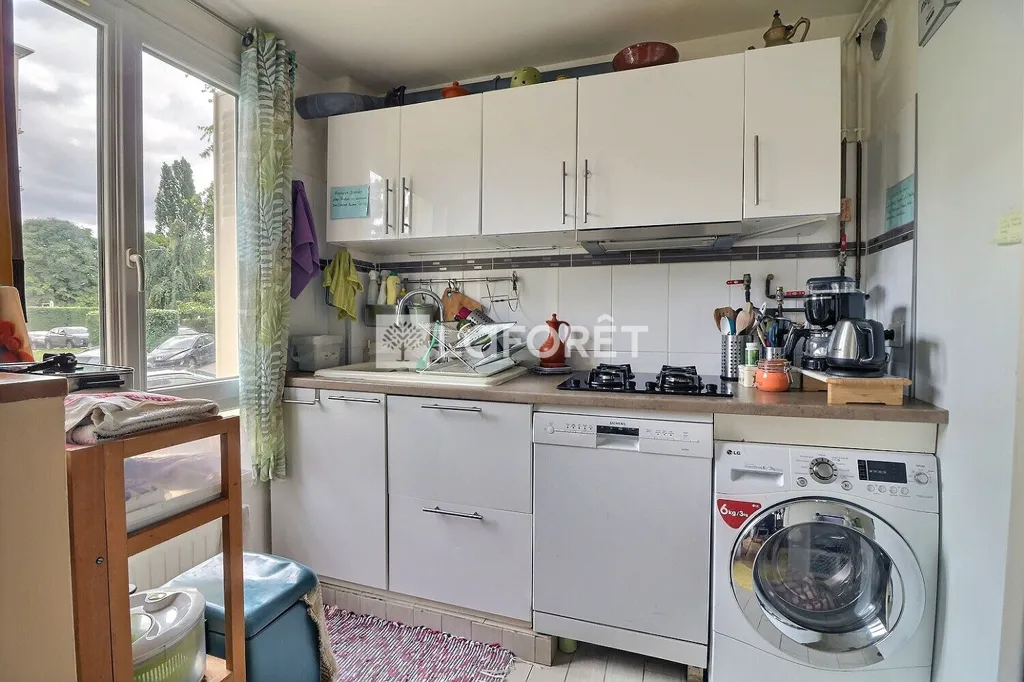 Cuisine - Appartement 3 Pièces avec Vue Végétation à Rueil-Malmaison