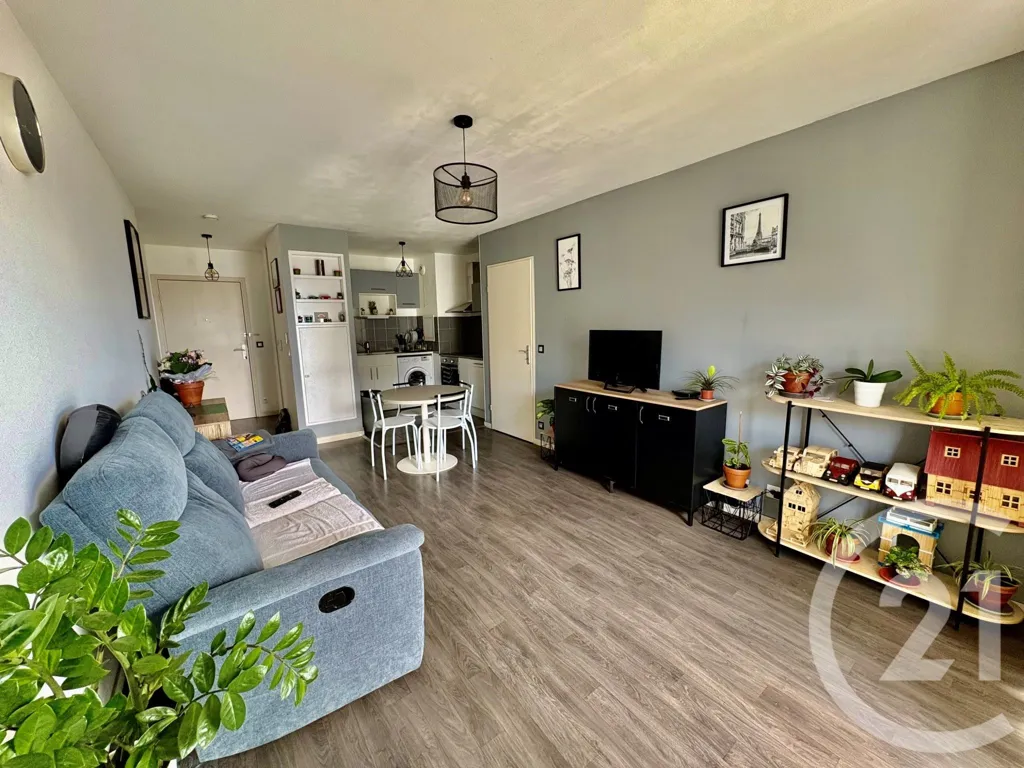 Soggiorno - Quiet 2-Bed Flat with Balcony in Sannois
