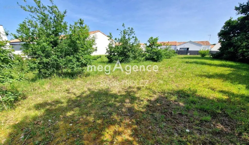 Aed - Buildable Land with Green Setting in La Chapelle Achard