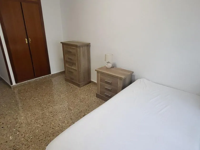 Dormitorios - Piso con balcón y ascensor en Albacete Centro