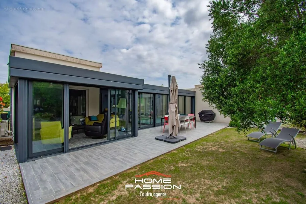 Terrass - Modern House with Pool in Saujon