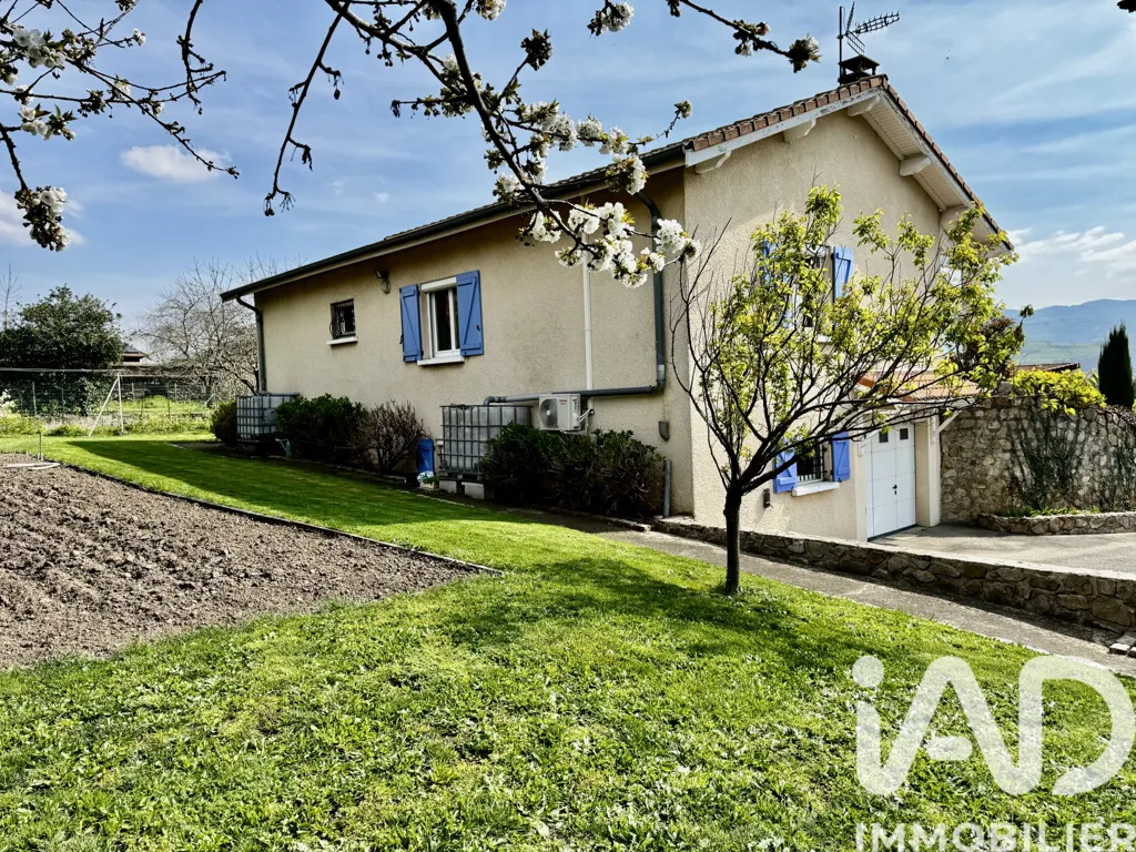 Esterno - Traditional House with Garden View in Saint-Chamond