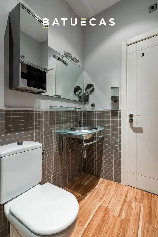 Salles de bain - Apartment with Balcony in Embajadores, Madrid
