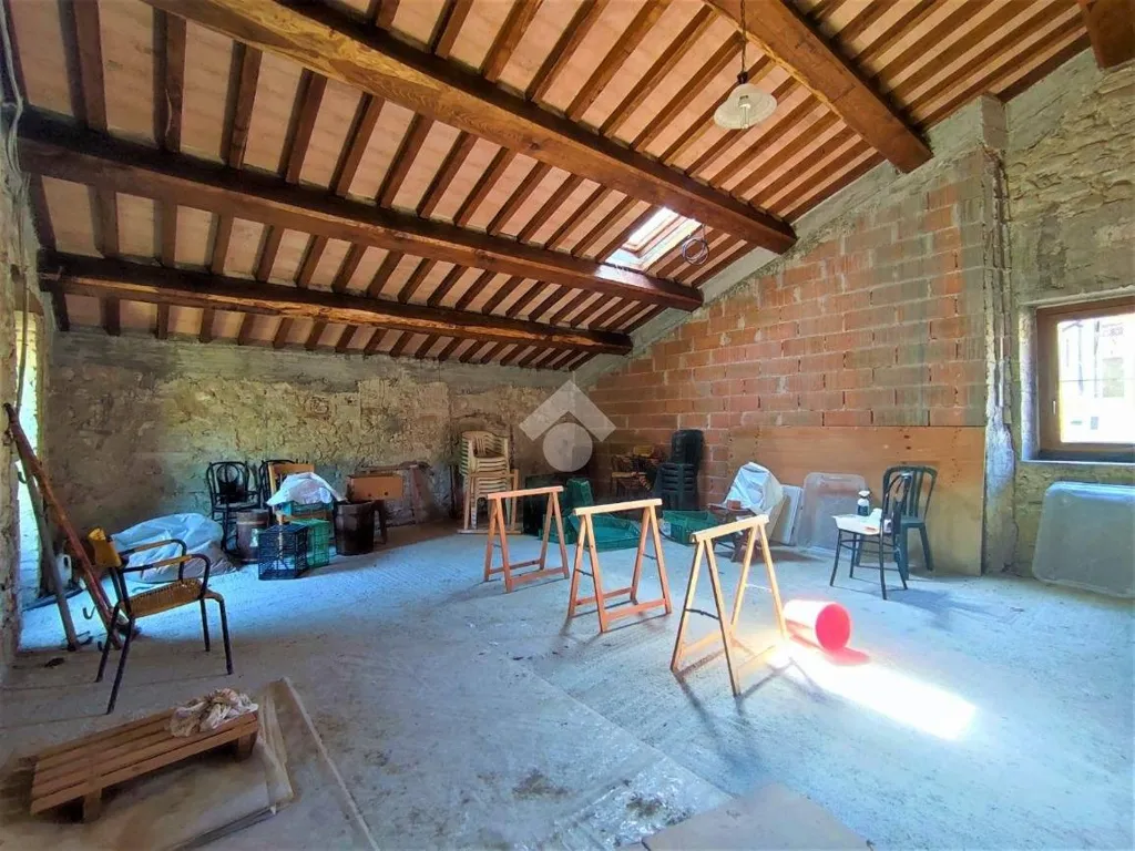 Pièces - Rustic Stone Cottage with Garden in Pianello