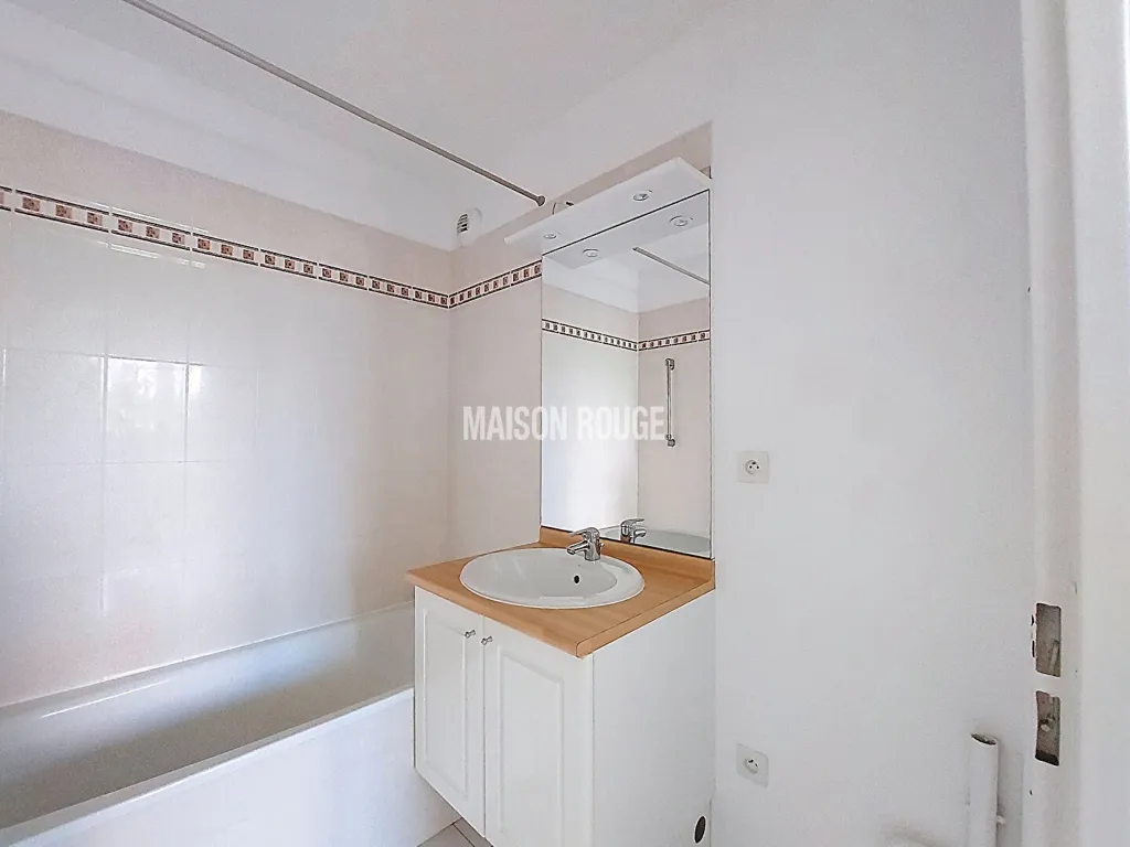 Salles de bain - Appartement Rez-de-Jardin avec Terrasse à Vannes