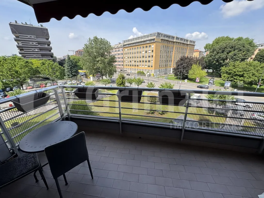 Balcony - Armed Two-Bedroom Apartment with Balcony in Milan
