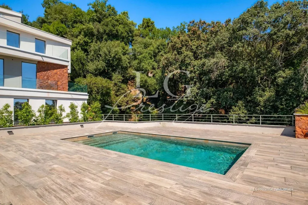 Pool - Contemporary Residence with Pool in Esterel