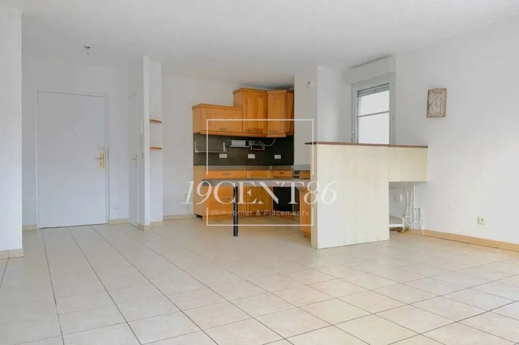 Kitchen - 3-Bedroom Apartment with Terrace in Lyon 7