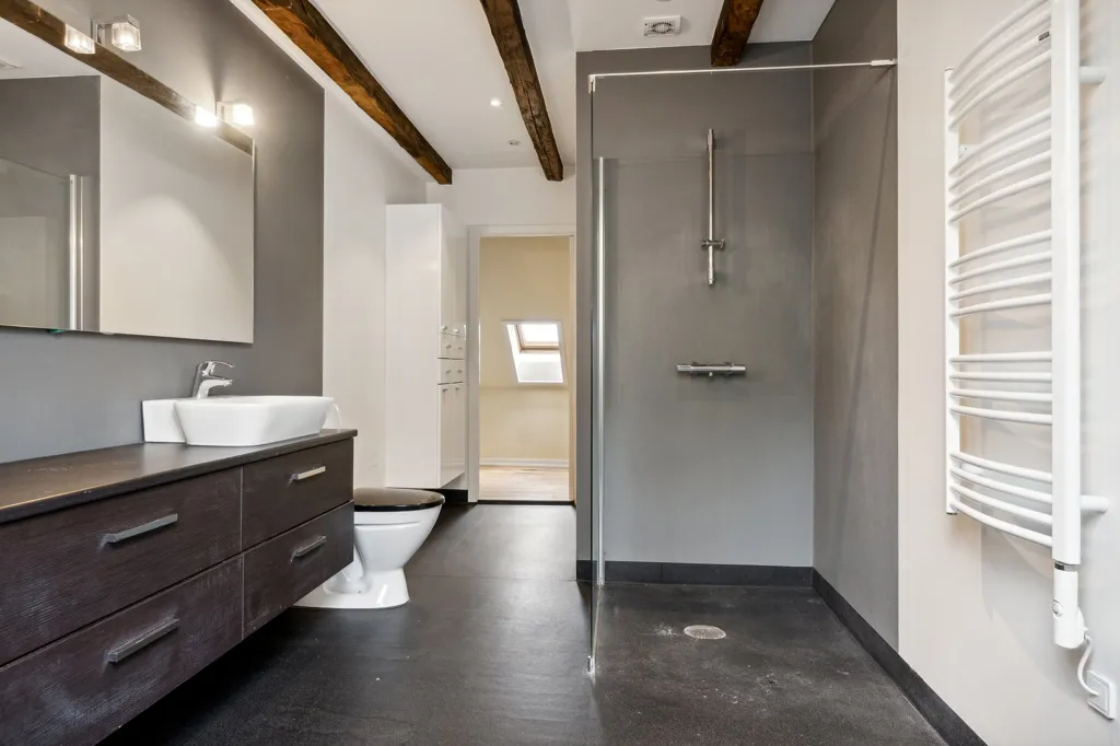Vannitoad - Renovated Rectory with Forest View in Hvedstrup