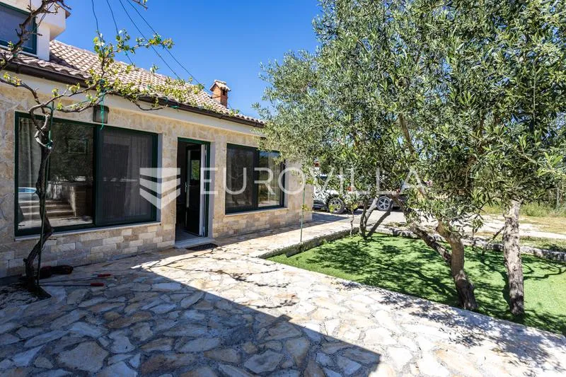Terrace - House with Pool and Gallery in Gaćelezi