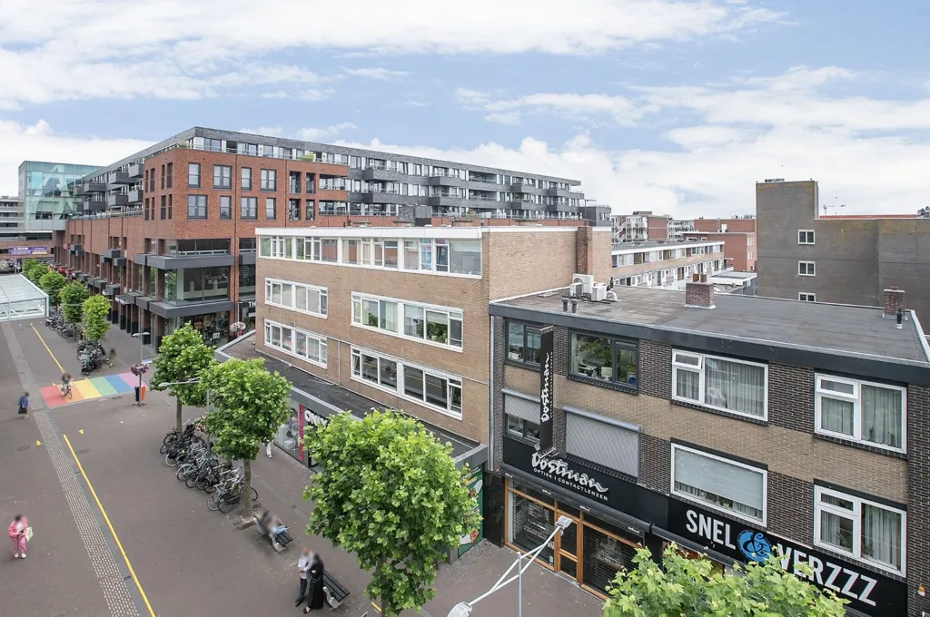 Exterior - Stylish 3-Bedroom Apartment in Hoofddorp