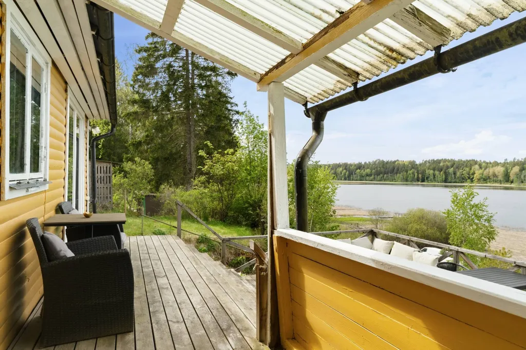 Terrasse - Renovated Cottage with Lake View in Nyköping
