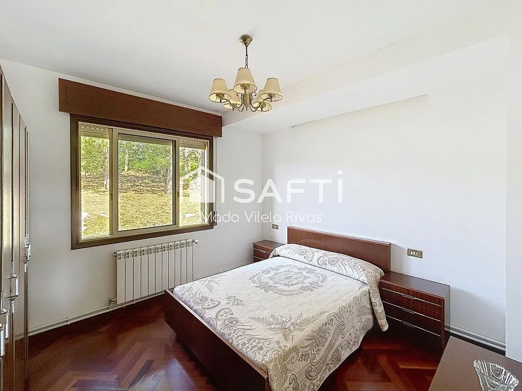 Magamistoad - Detached House with Two Independent Units in Meis