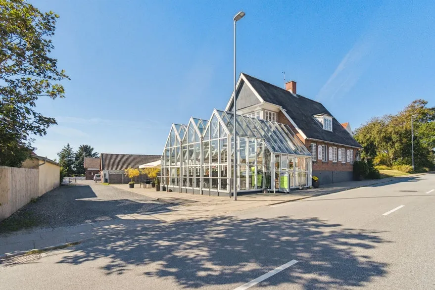 Extérieur - Mixed-Use Property with Garden in Tversted