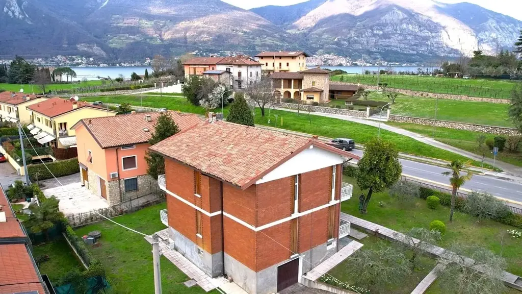 Vue aérienne - Bifamiliar Villa with Garden in Clusane, Iseo