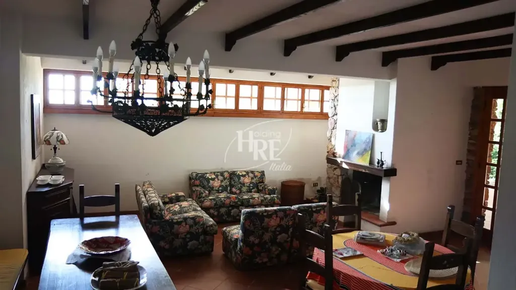 Salle à manger - Architectural Villa with Central Staircase in Amantea
