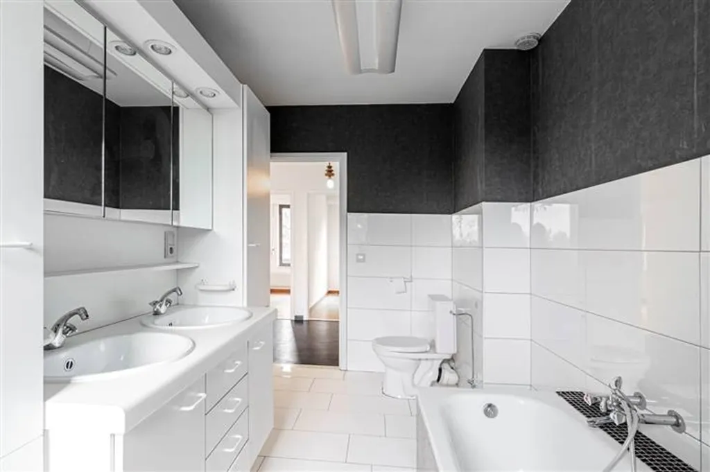 Salles de bain - Bel-étage avec Jardin et Terrasse à Merksem
