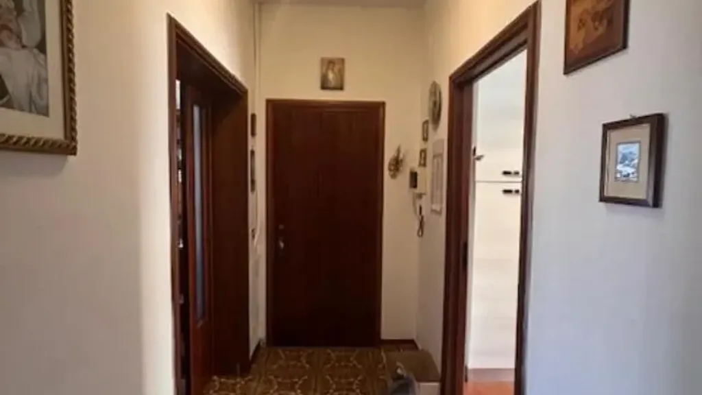 hallway_entrance