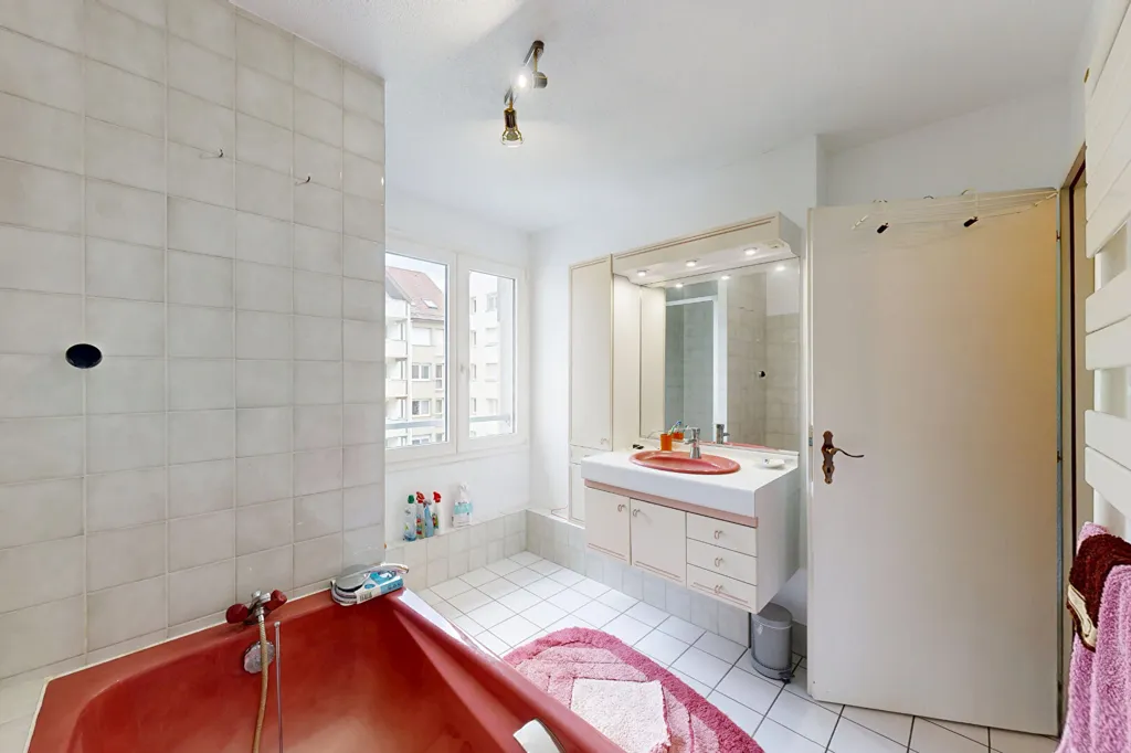 Salles de bain - Duplex Familial avec Garage à Strasbourg