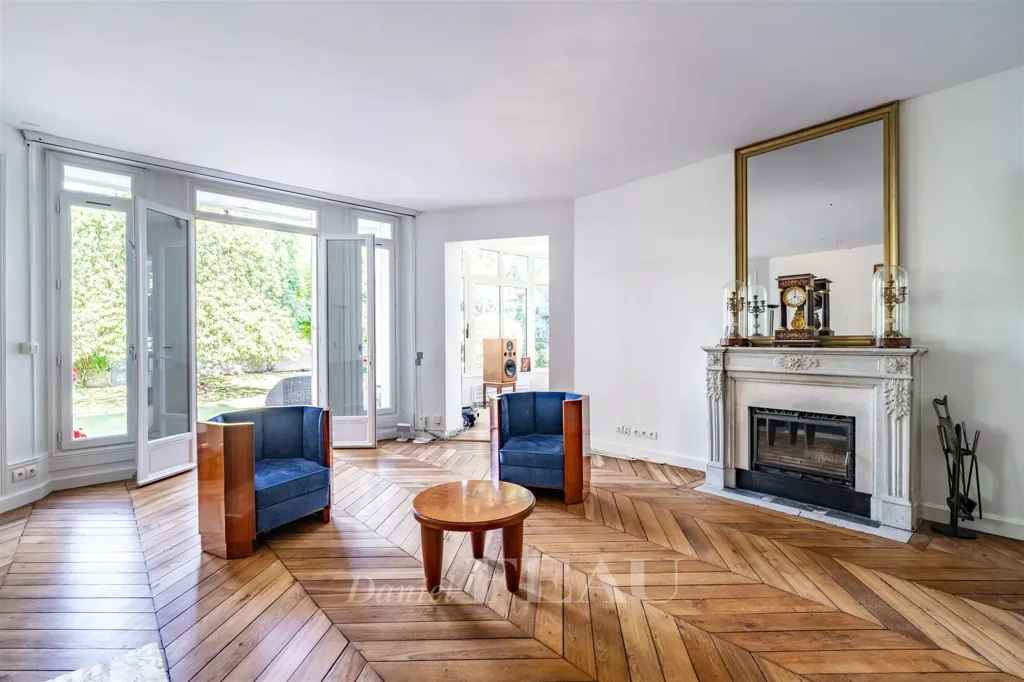 Living Room - 4-Bed Apartment with Garden in Saint-Germain-en-Laye