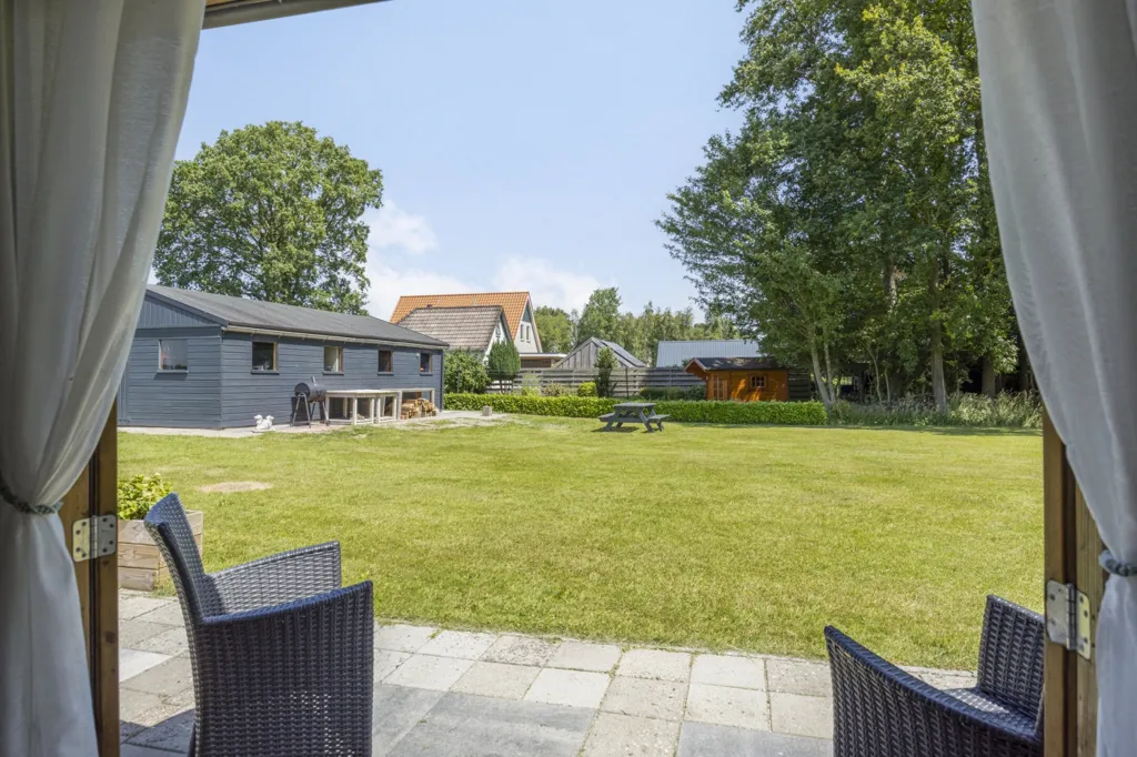 Jardin - Modernised House with Canal View in Bergentheim