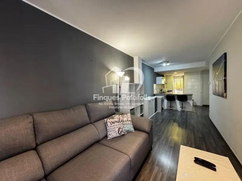 Séjour - Modernised Apartment with Balcony in Blanes